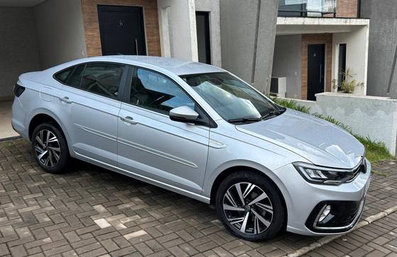 VOLKSWAGEN VIRTUS 1.0 200 TSI HIGHLINE AUTOMÁTICO